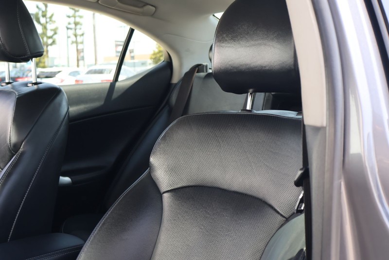Lexus IS 250 Vehicle Full-screen Gallery Image 18