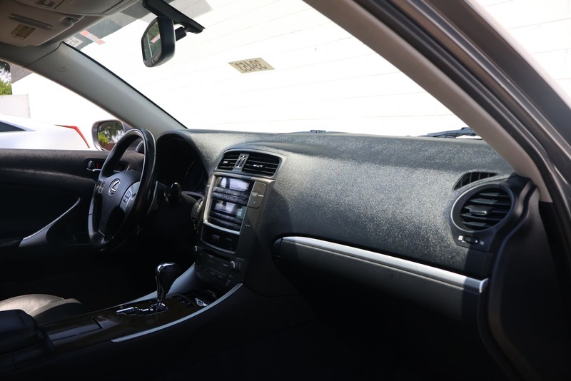 Lexus IS 250 Vehicle Full-screen Gallery Image 19
