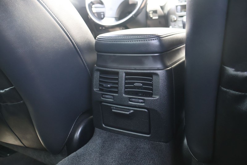 Lexus IS 250 Vehicle Full-screen Gallery Image 23
