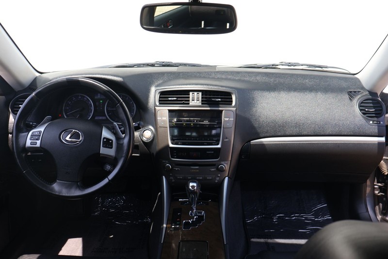 Lexus IS 250 Vehicle Full-screen Gallery Image 24