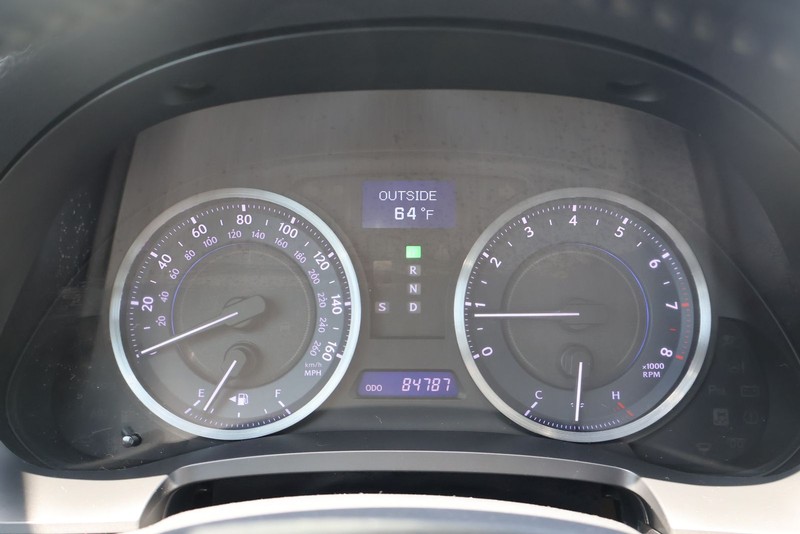 Lexus IS 250 Vehicle Full-screen Gallery Image 25