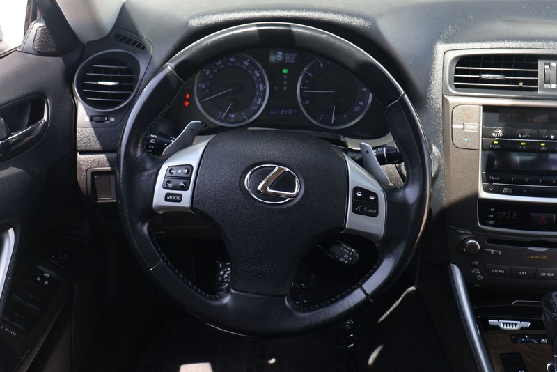 Lexus IS 250 Vehicle Full-screen Gallery Image 26