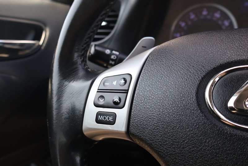 Lexus IS 250 Vehicle Full-screen Gallery Image 27