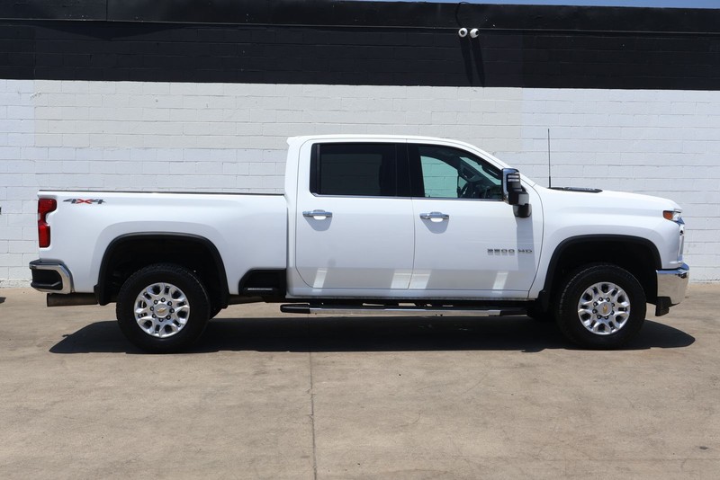 Chevrolet Silverado 2500HD Vehicle Full-screen Gallery Image 01