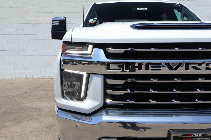 Chevrolet Silverado 2500HD Vehicle Full-screen Gallery Image 04