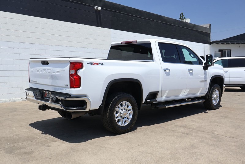 Chevrolet Silverado 2500HD Vehicle Full-screen Gallery Image 05