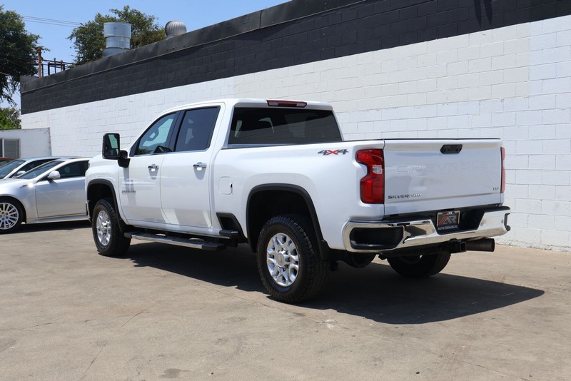 Chevrolet Silverado 2500HD Vehicle Full-screen Gallery Image 09
