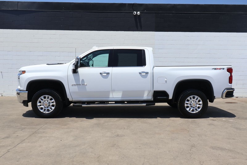 Chevrolet Silverado 2500HD Vehicle Full-screen Gallery Image 10