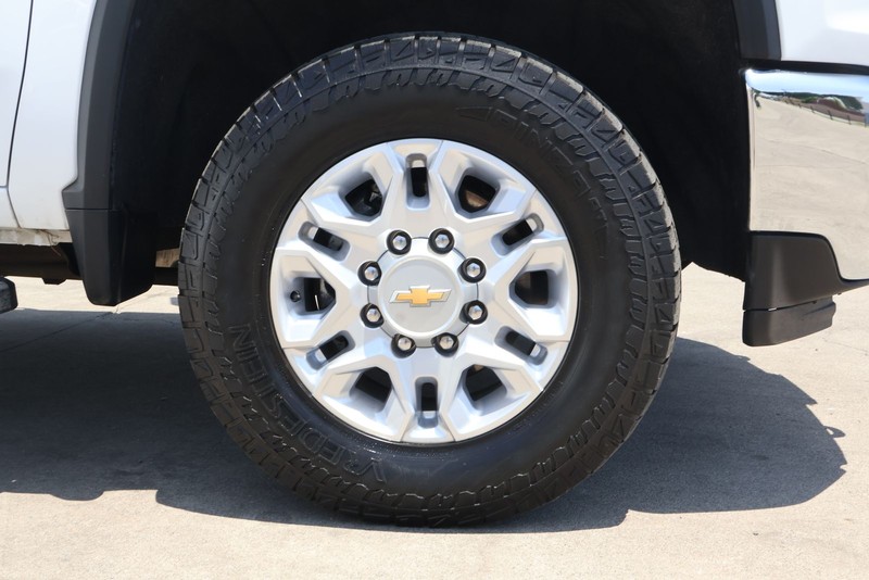 Chevrolet Silverado 2500HD Vehicle Full-screen Gallery Image 13