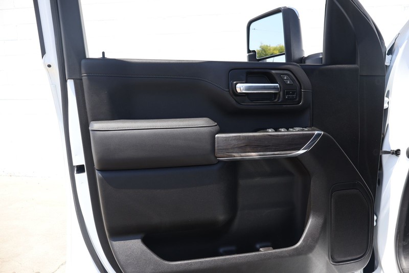 Chevrolet Silverado 2500HD Vehicle Full-screen Gallery Image 14