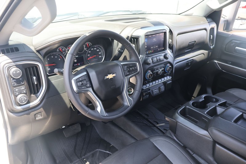 Chevrolet Silverado 2500HD Vehicle Full-screen Gallery Image 15