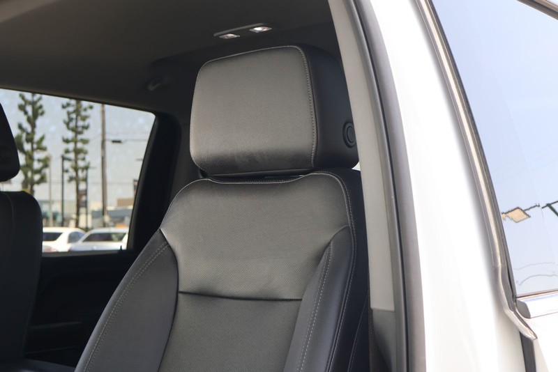 Chevrolet Silverado 2500HD Vehicle Full-screen Gallery Image 17