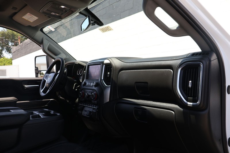 Chevrolet Silverado 2500HD Vehicle Full-screen Gallery Image 18