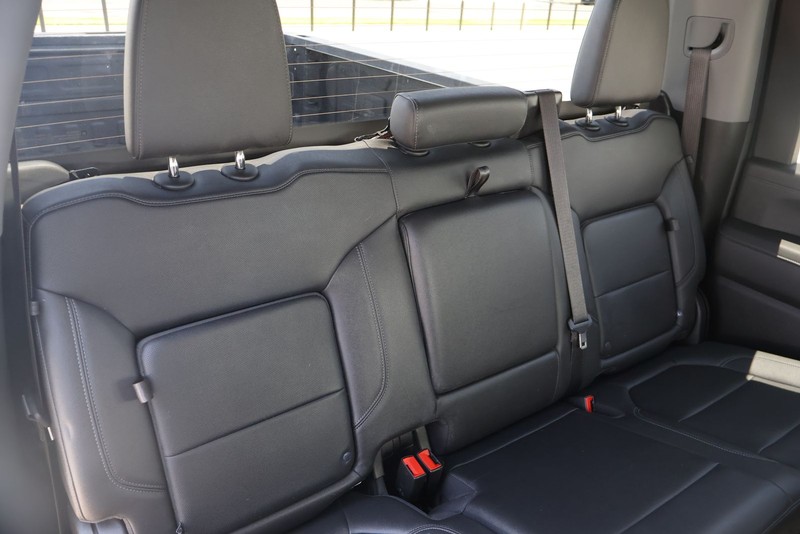 Chevrolet Silverado 2500HD Vehicle Full-screen Gallery Image 20