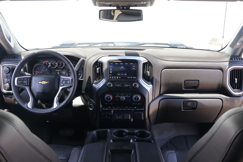 Chevrolet Silverado 2500HD Vehicle Full-screen Gallery Image 21