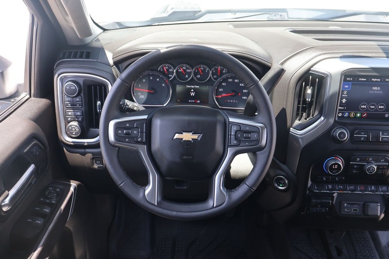 Chevrolet Silverado 2500HD Vehicle Full-screen Gallery Image 23