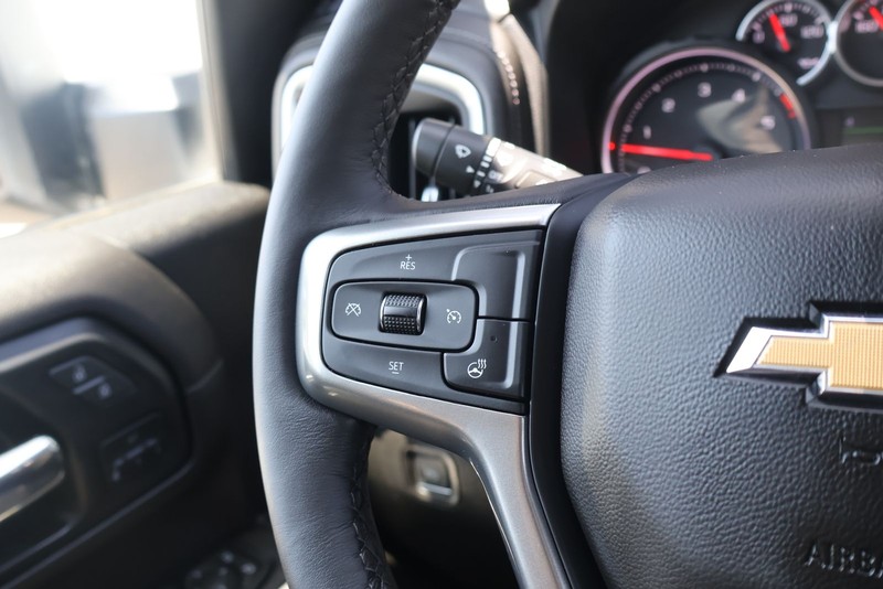 Chevrolet Silverado 2500HD Vehicle Full-screen Gallery Image 24
