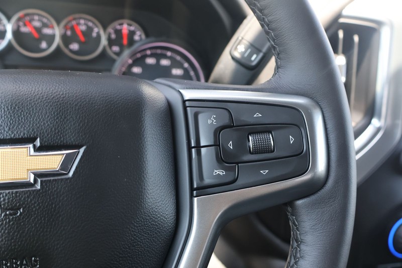 Chevrolet Silverado 2500HD Vehicle Full-screen Gallery Image 25