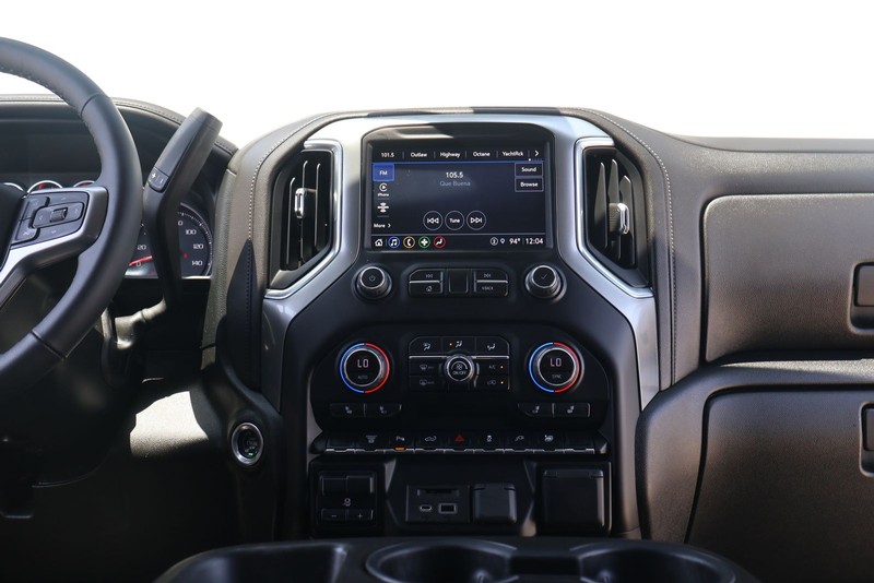 Chevrolet Silverado 2500HD Vehicle Full-screen Gallery Image 26
