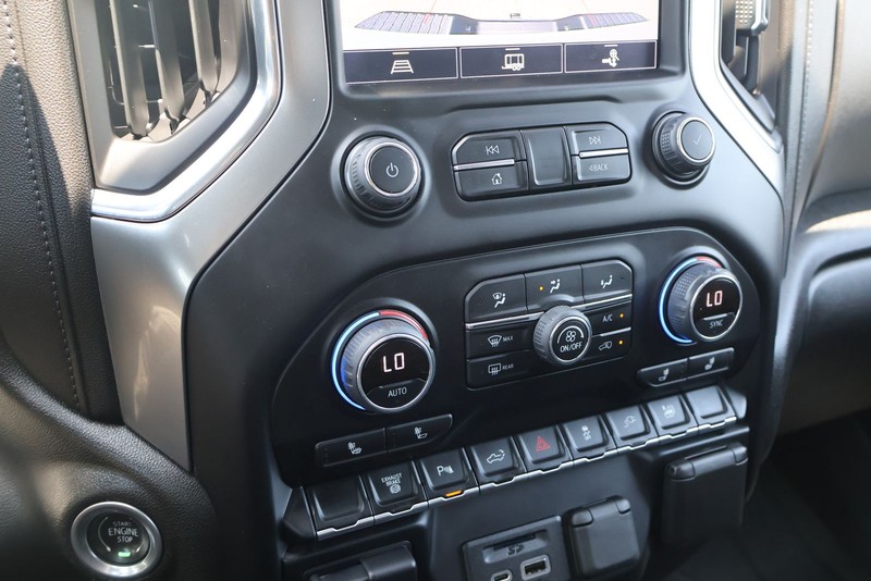Chevrolet Silverado 2500HD Vehicle Full-screen Gallery Image 29