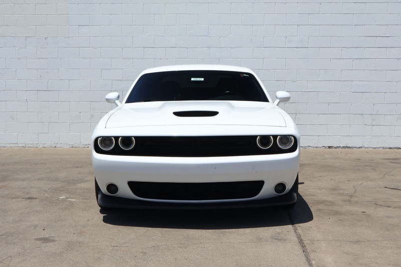 Dodge Challenger Vehicle Full-screen Gallery Image 02