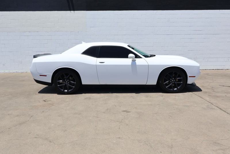 Dodge Challenger Vehicle Full-screen Gallery Image 04