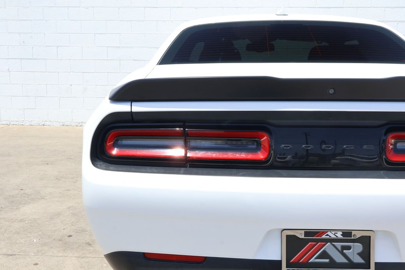 Dodge Challenger Vehicle Full-screen Gallery Image 07