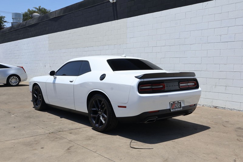 Dodge Challenger Vehicle Full-screen Gallery Image 09