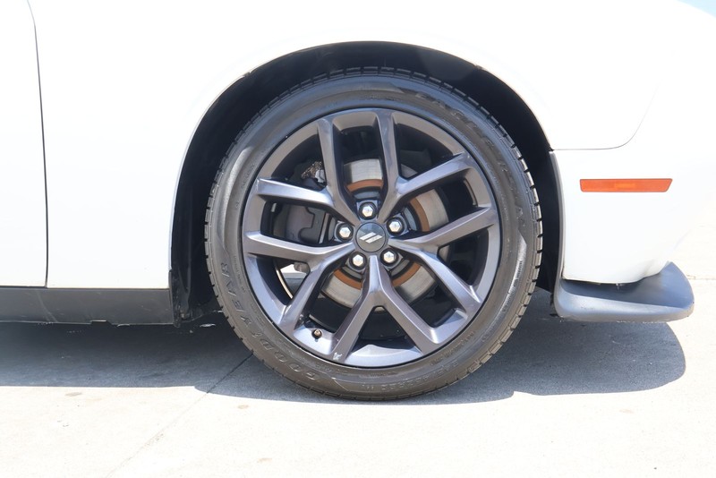 Dodge Challenger Vehicle Full-screen Gallery Image 13