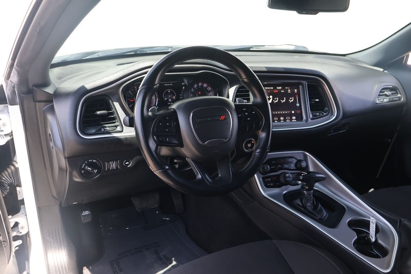 Dodge Challenger Vehicle Full-screen Gallery Image 15