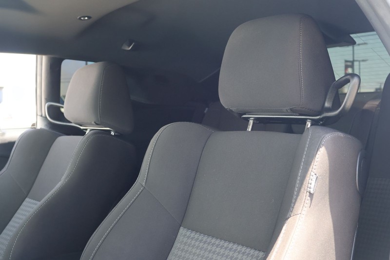 Dodge Challenger Vehicle Full-screen Gallery Image 17