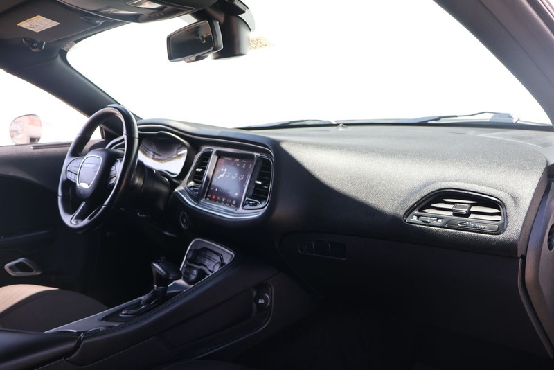 Dodge Challenger Vehicle Full-screen Gallery Image 18