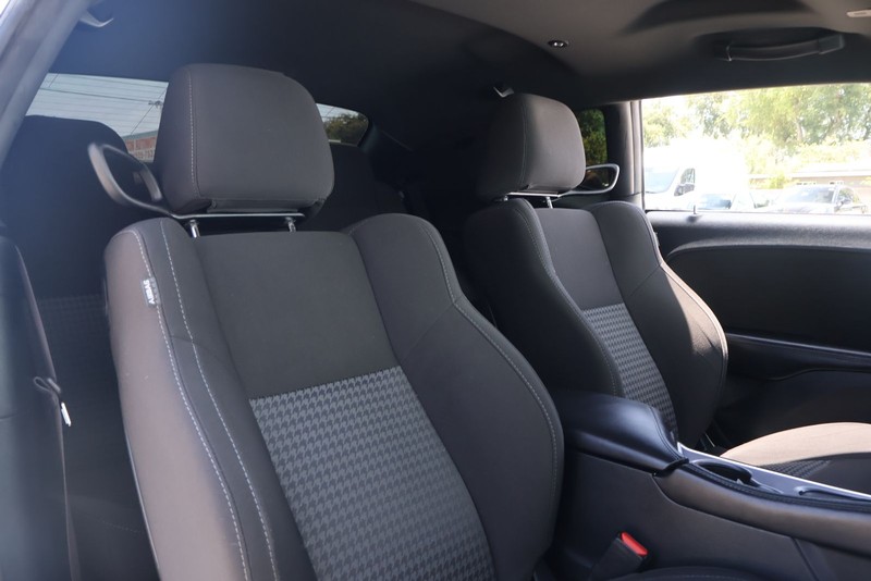 Dodge Challenger Vehicle Full-screen Gallery Image 19