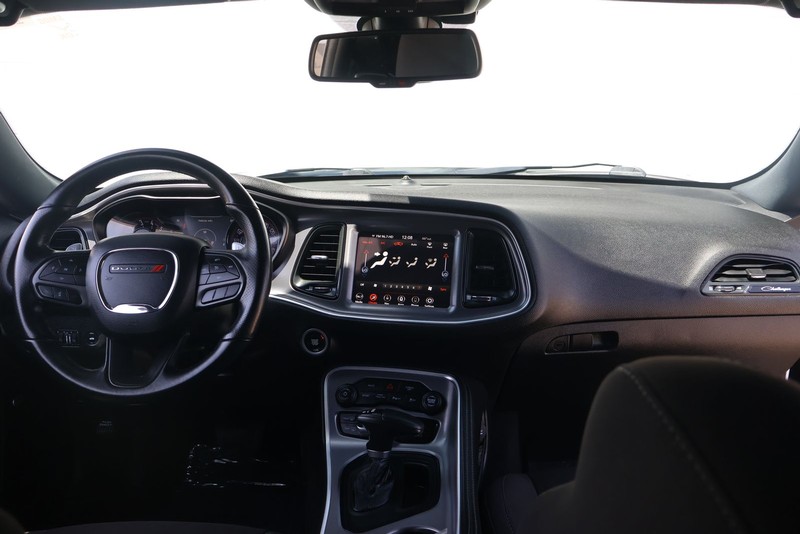 Dodge Challenger Vehicle Full-screen Gallery Image 21