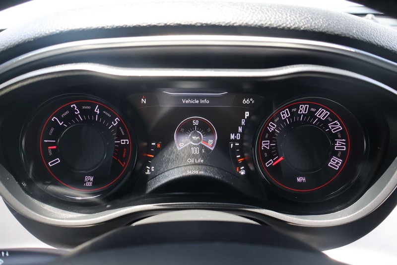 Dodge Challenger Vehicle Full-screen Gallery Image 22