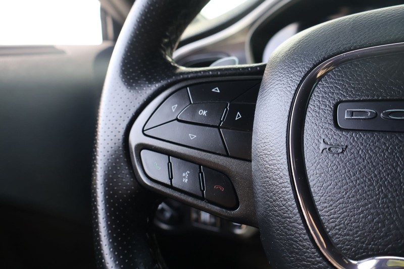 Dodge Challenger Vehicle Full-screen Gallery Image 24