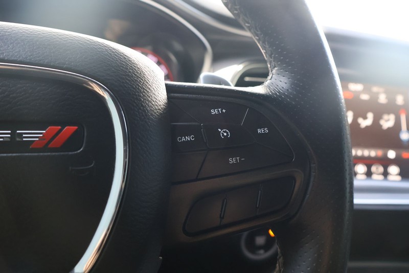 Dodge Challenger Vehicle Full-screen Gallery Image 25