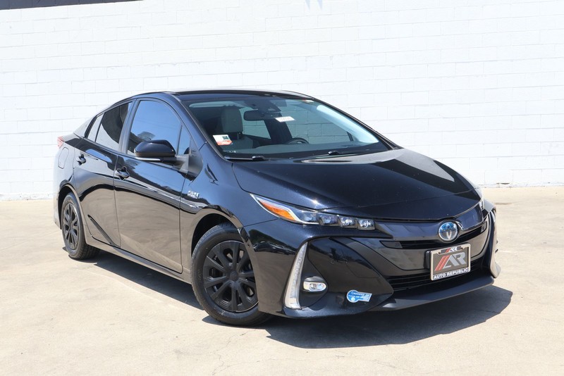 Toyota Prius Prime Vehicle Full-screen Gallery Image 01