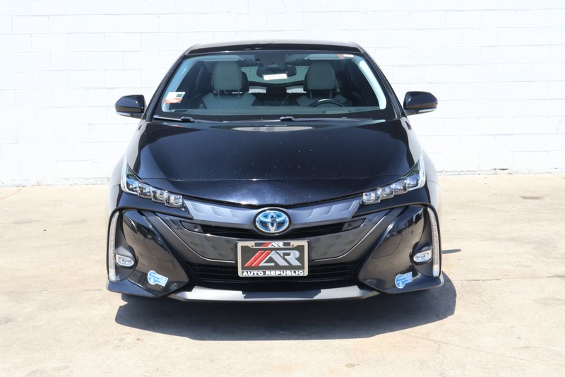 Toyota Prius Prime Vehicle Full-screen Gallery Image 02