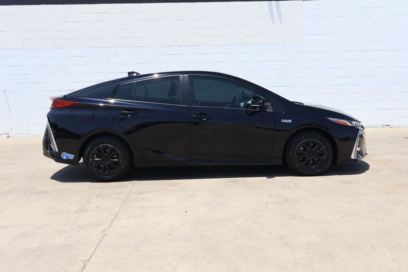 Toyota Prius Prime Vehicle Full-screen Gallery Image 04