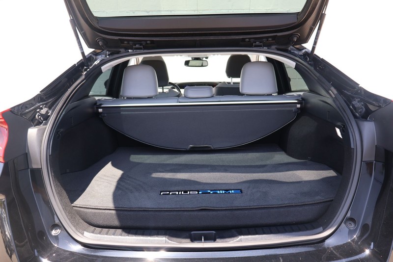 Toyota Prius Prime Vehicle Full-screen Gallery Image 08