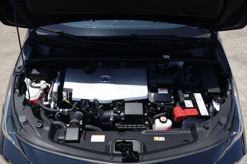 Toyota Prius Prime Vehicle Full-screen Gallery Image 12