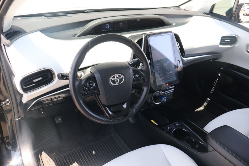Toyota Prius Prime Vehicle Full-screen Gallery Image 15