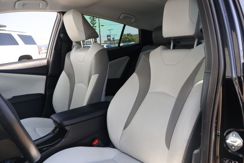 Toyota Prius Prime Vehicle Full-screen Gallery Image 16