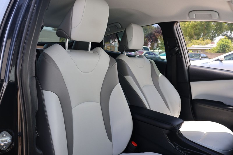 Toyota Prius Prime Vehicle Full-screen Gallery Image 19