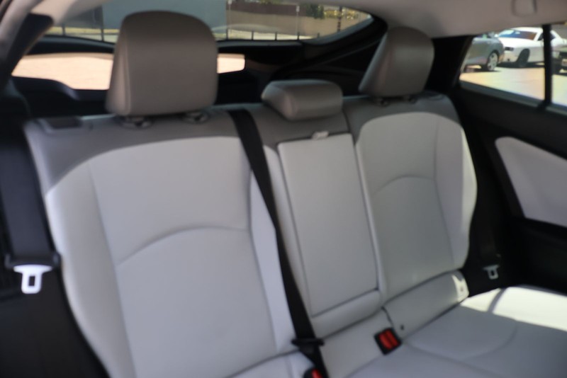 Toyota Prius Prime Vehicle Full-screen Gallery Image 20