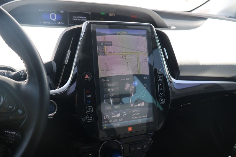 Toyota Prius Prime Vehicle Full-screen Gallery Image 27