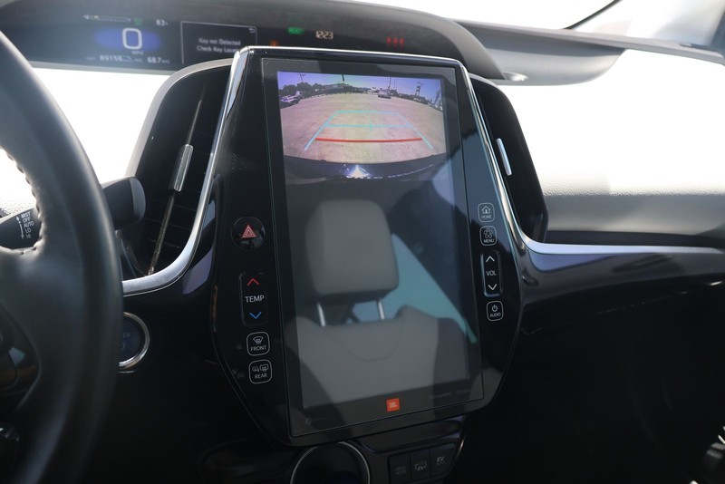 Toyota Prius Prime Vehicle Full-screen Gallery Image 28