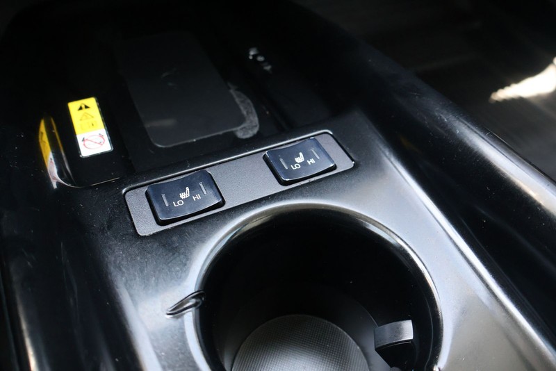 Toyota Prius Prime Vehicle Full-screen Gallery Image 30