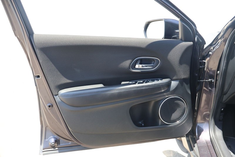 Honda HR-V Vehicle Full-screen Gallery Image 14